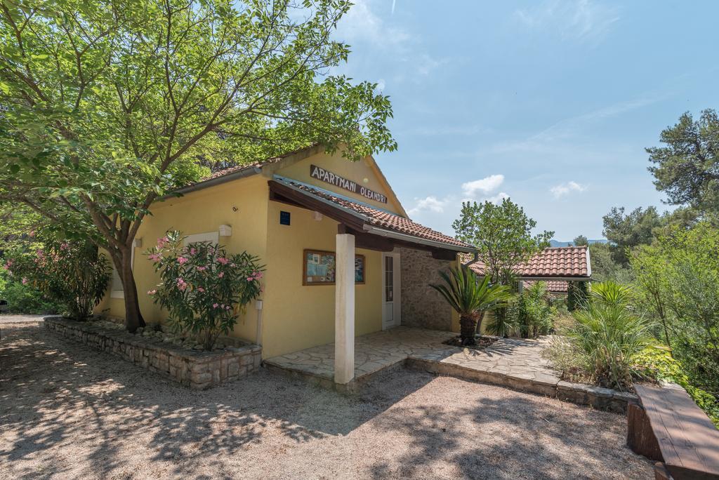 Villas Oleandri Vrboska Εξωτερικό φωτογραφία